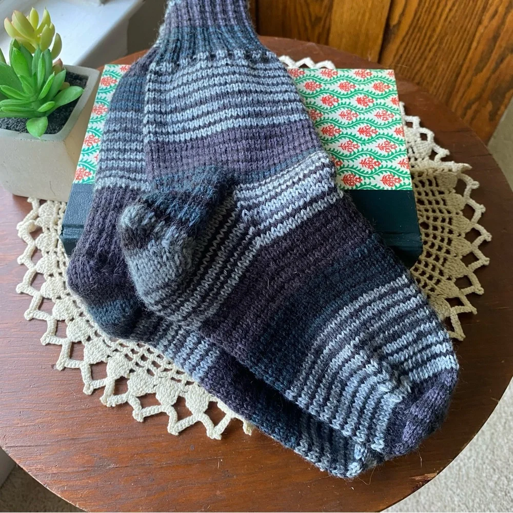 Hand Knit Striped Knit Ankle Socks - Black and Gray Woman Size 7-10 NEW